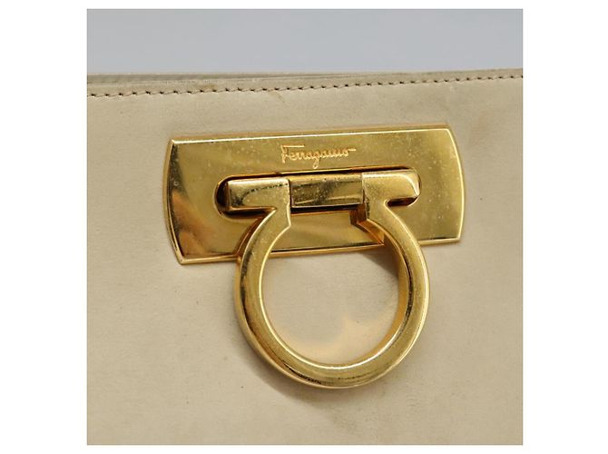 Borsa a spalla Gancini in suede beige e oro Auth MY113 di Salvatore Ferragamo D'oro - vista 18