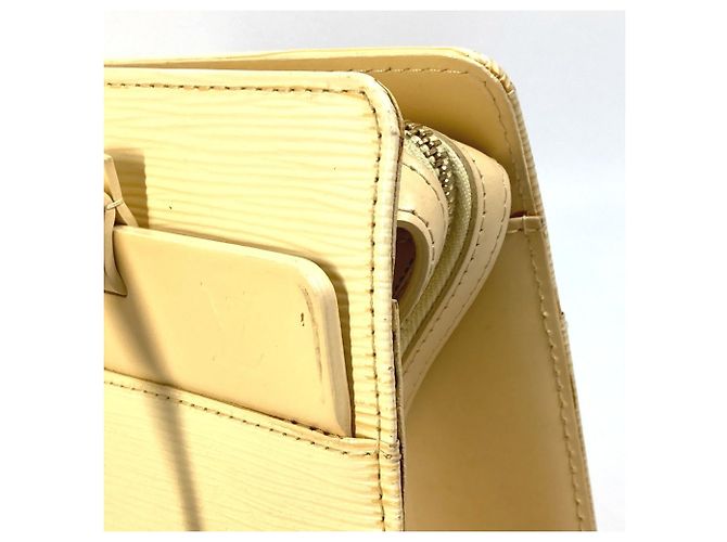Borsa Tote Louis Vuitton Epi Croisette PM Giallo - vista 11