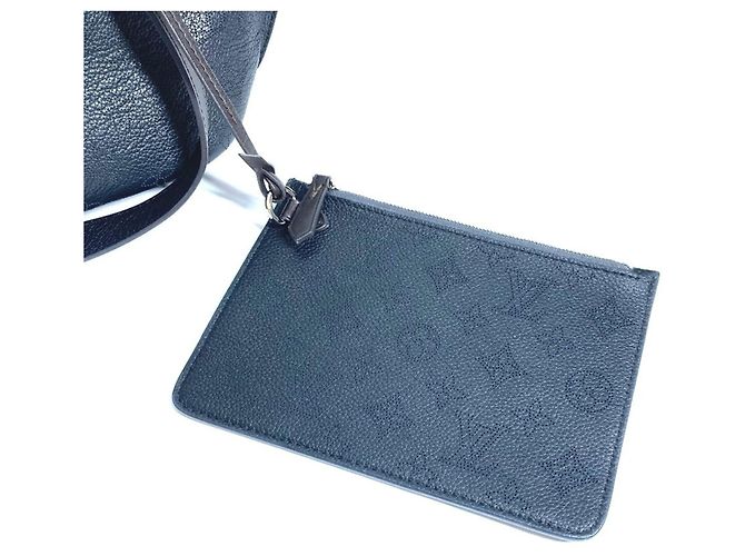 Borsa Girolata in Mahina Monogram Louis Vuitton Nero - vista 13