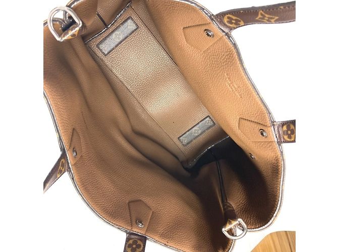 Borsa a Spalla Louis Vuitton Monogram Cuir Tote EW Marrone - vista 12