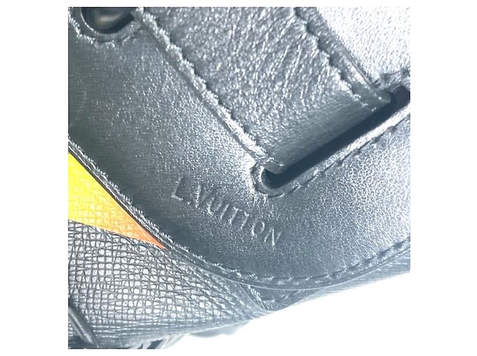Borsa Steamer PM Taiga Rainbow di Louis Vuitton Nero - vista 13