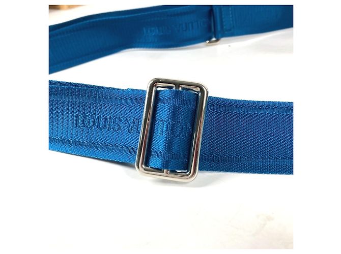 Borsa a tracolla con flap Roman PM in Taiga di Louis Vuitton Blu - vista 11