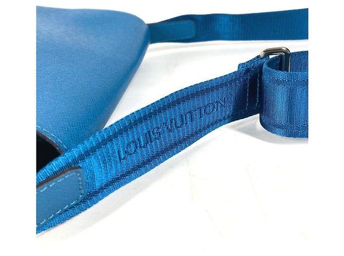 Borsa a tracolla con flap Roman PM in Taiga di Louis Vuitton Blu - vista 12