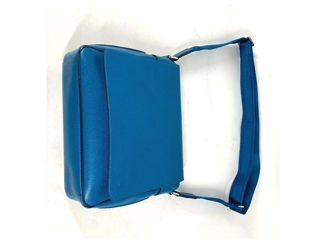 Borsa a tracolla con flap Roman PM in Taiga di Louis Vuitton Blu - vista 14