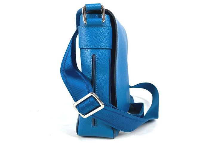 Borsa a tracolla con flap Roman PM in Taiga di Louis Vuitton Blu - vista 3
