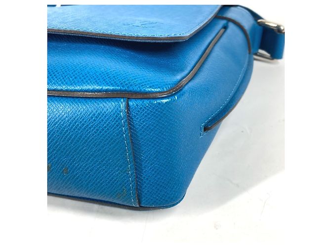 Borsa a tracolla con flap Roman PM in Taiga di Louis Vuitton Blu - vista 6