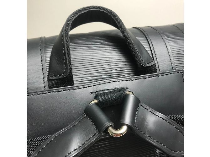 Sac à dos Christopher PM Epi de Louis Vuitton Noir - vue 9