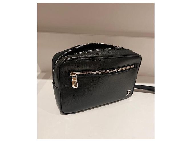Louis Vuitton Pochette en cuir Taiga noir gris - vue 4