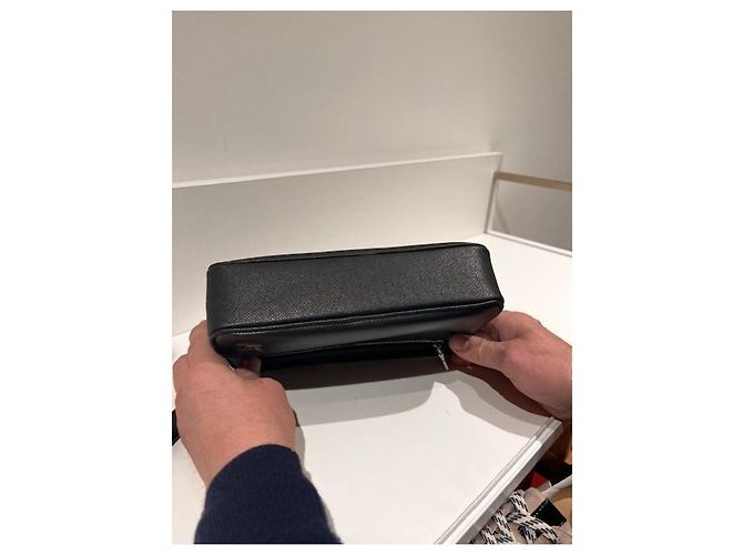 Louis Vuitton Pochette en cuir Taiga noir gris - vue 7