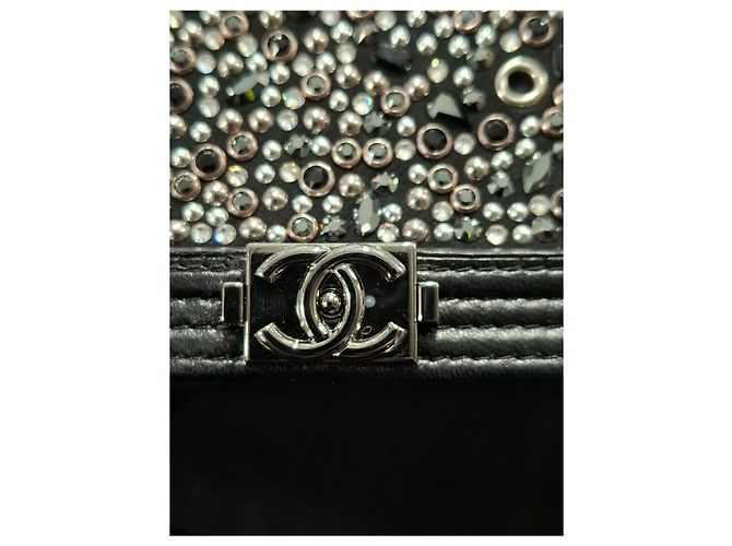 Borsa a spalla Old Medium Boy in pelle di vitello nera con perline Chanel Nero - vista 16