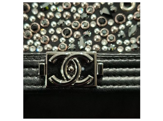 Borsa a spalla Old Medium Boy in pelle di vitello nera con perline Chanel Nero - vista 8