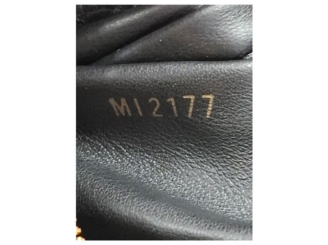 Louis Vuitton BB Capucines Handtasche aus schwarzem Leder Rot Bordeaux - Ansicht 16
