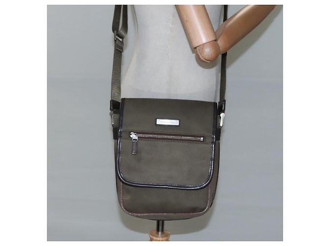 Borsa a spalla in nylon khaki Auth ti2863 di BURBERRY Cachi - vista 22
