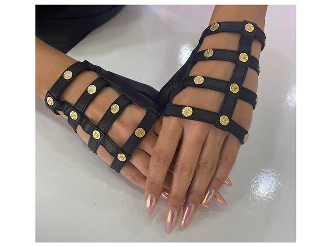 Seltene Chanel 18C Paris-Griechenland Laufsteg schwarze Leder-Fingerhandschuhe Größe 7 - Ansicht 2