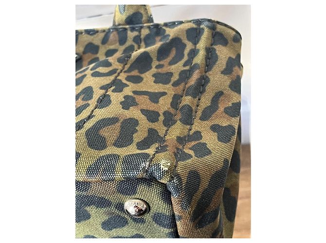 Bolso Prada lona camuflaje de leopardo caqui - vista 4