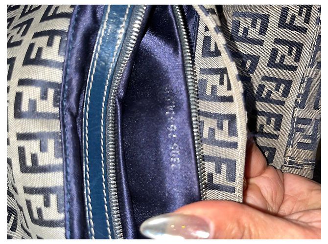 Borsa Fendi Baguette Zucca in tela blu beige - vista 11
