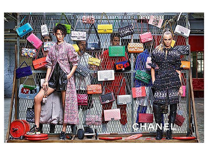 Chanel Abrigo de tweed negro icónico de 11K$ - vista 8