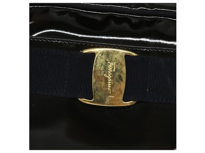 Borsa a spalla Vala Salvatore Ferragamo in pelle verniciata nera e oro Auth bs23082 Nero D'oro - vista 19