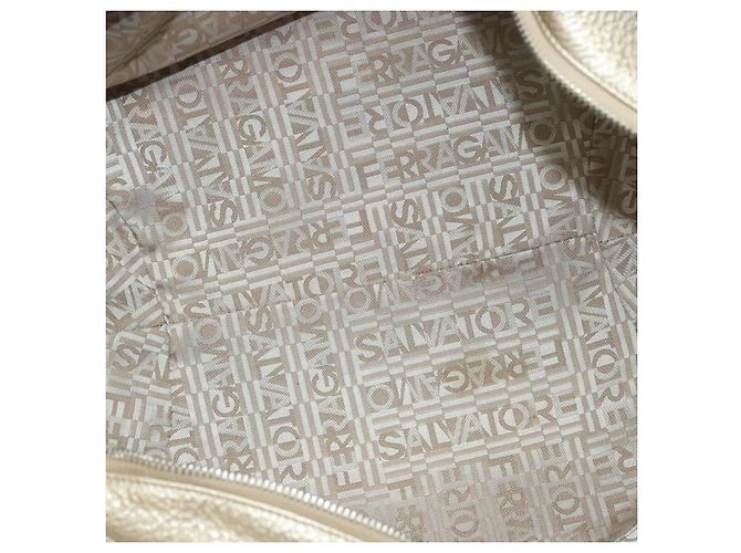 Borsa Tote Gancini in pelle argento oro Auth JB034 di Salvatore Ferragamo - vista 10