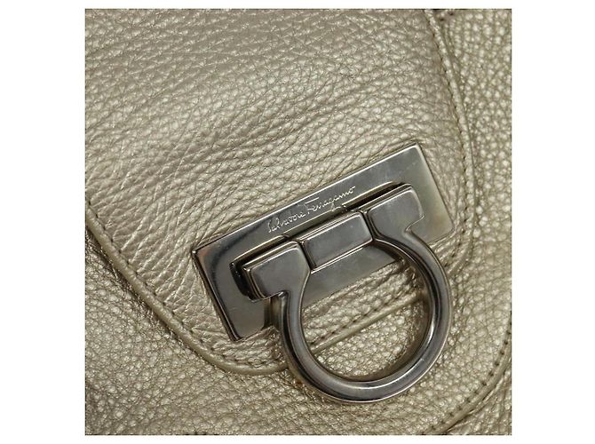 Borsa Tote Gancini in pelle argento oro Auth JB034 di Salvatore Ferragamo - vista 17