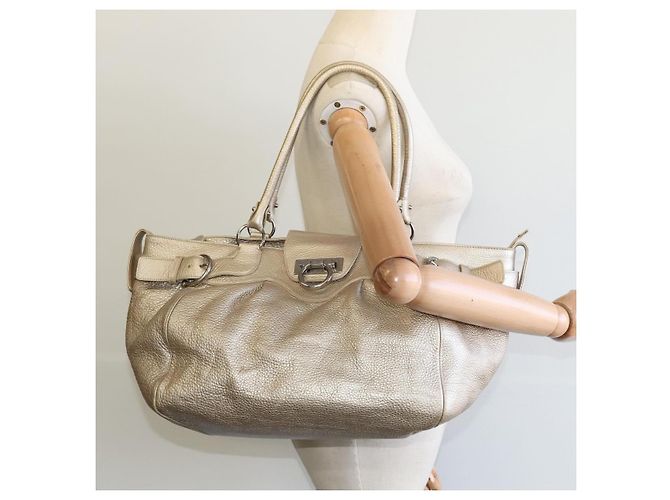 Borsa Tote Gancini in pelle argento oro Auth JB034 di Salvatore Ferragamo - vista 21