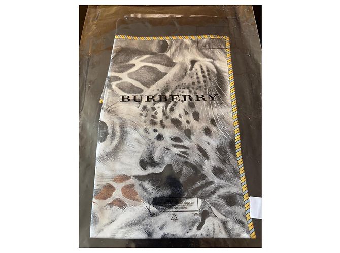 Sciarpa Burberry in seta multicolore 90x90cm - vista 13