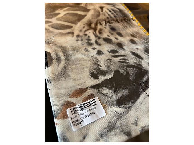 Sciarpa Burberry in seta multicolore 90x90cm - vista 15