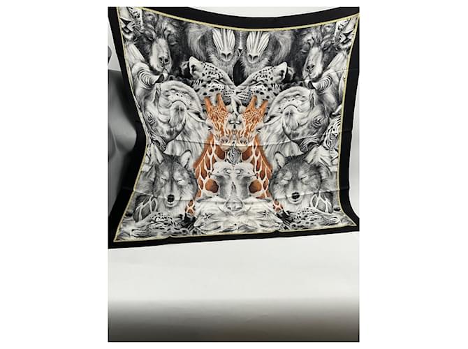 Sciarpa Burberry in seta multicolore 90x90cm - vista 4