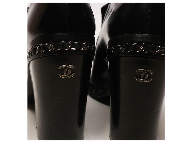 Botas Encadenadas Asombrosas de Chanel Negro - vista 13