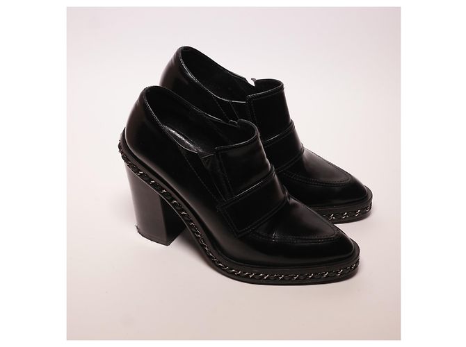 Botas Encadenadas Asombrosas de Chanel Negro - vista 2