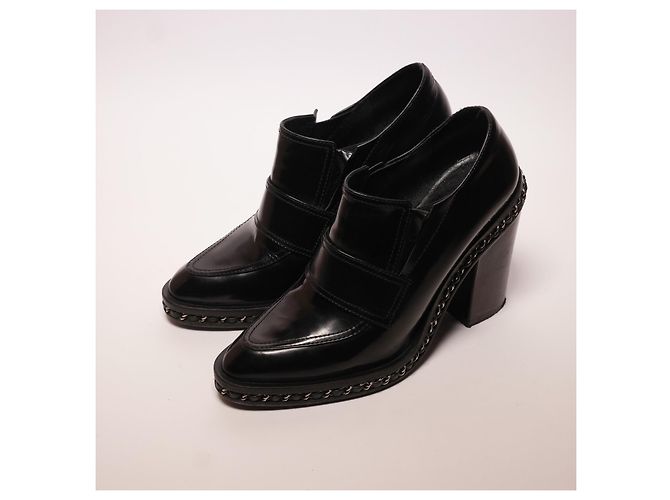 Botas Encadenadas Asombrosas de Chanel Negro - vista 4