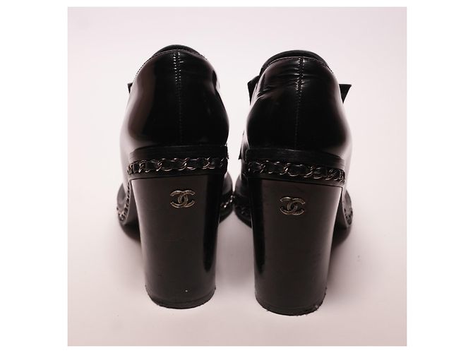 Botas Encadenadas Asombrosas de Chanel Negro - vista 5