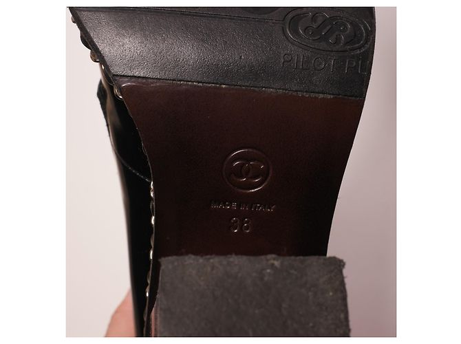 Botas Encadenadas Asombrosas de Chanel Negro - vista 7