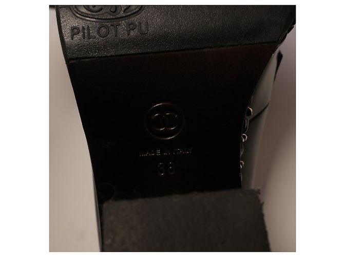 Botas Encadenadas Asombrosas de Chanel Negro - vista 8