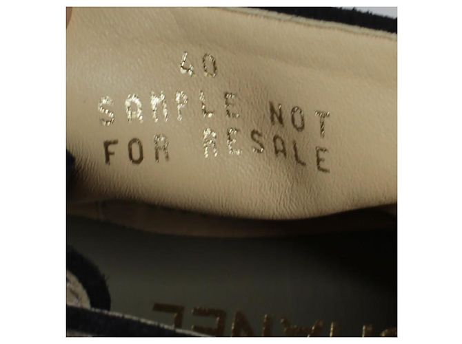 Botas de cano curto com cadarço Chanel em camurça bege - vista 7
