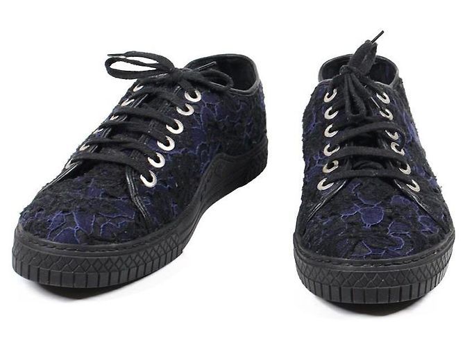 Sneakers Chanel in Canvas Ricamato Blu Navy e Nero - vista 2