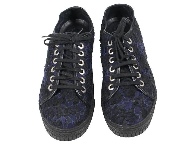 Sneakers Chanel in Canvas Ricamato Blu Navy e Nero - vista 3