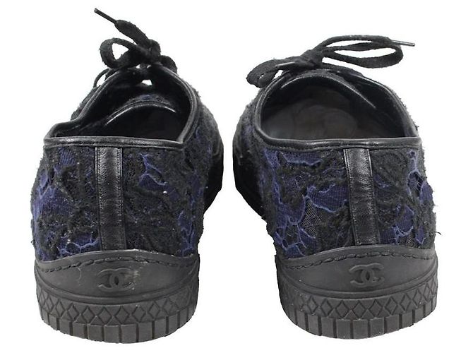 Sneakers Chanel in Canvas Ricamato Blu Navy e Nero - vista 4