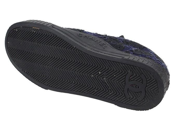Sneakers Chanel in Canvas Ricamato Blu Navy e Nero - vista 5