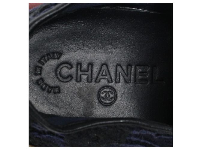Sneakers Chanel in Canvas Ricamato Blu Navy e Nero - vista 6