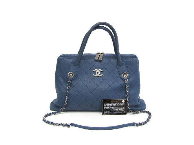 Borsa a mano in pelle di vitello grana marina Chanel Wild Stitch Blu navy - vista 2