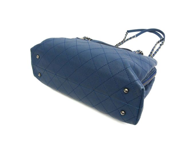 Borsa a mano in pelle di vitello grana marina Chanel Wild Stitch Blu navy - vista 3