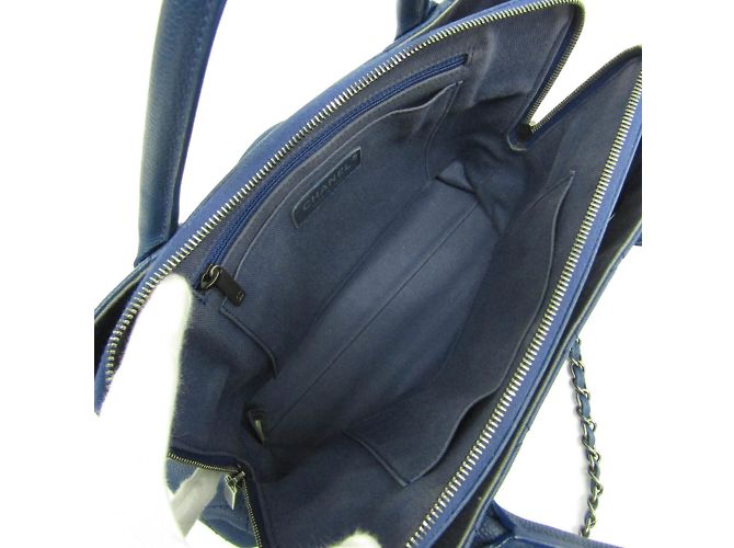 Borsa a mano in pelle di vitello grana marina Chanel Wild Stitch Blu navy - vista 4