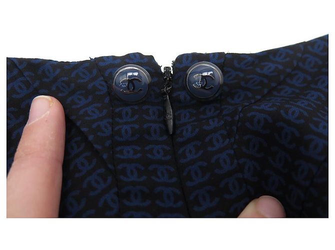 NUOVO ABITO CHANEL LOGO CC P53431 M 40 IN SETA NERA E BLU Nero - vista 10