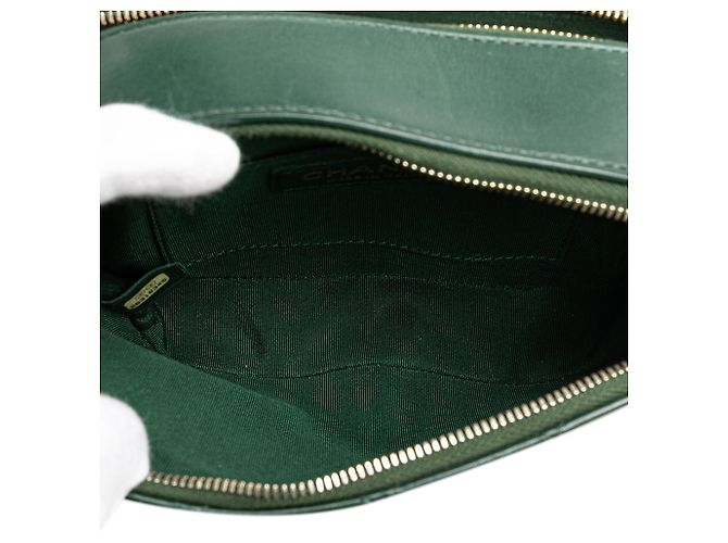 Camera Borsa a tracolla a doppia zip in pelle di vitello cucita verde e gros-grain con bottoni Chanel Verde scuro - vista 5