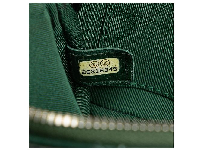 Camera Borsa a tracolla a doppia zip in pelle di vitello cucita verde e gros-grain con bottoni Chanel Verde scuro - vista 7