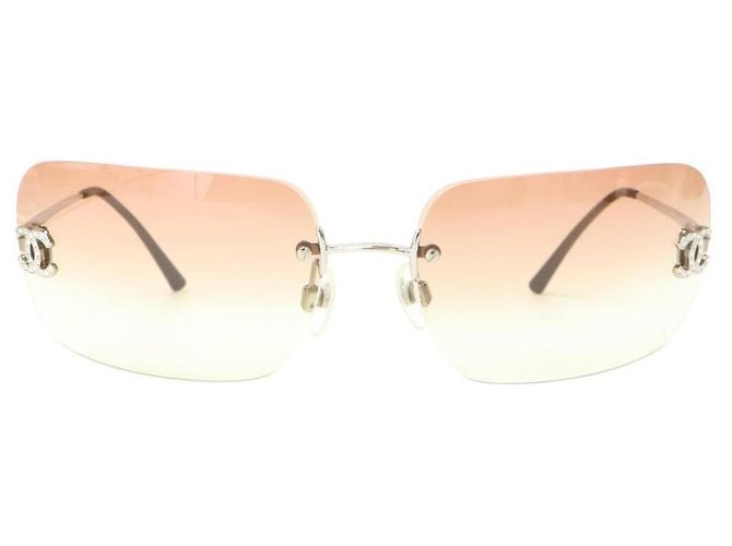 Occhiali da sole Chanel CC Logo argento salmone rosa con strass - vista 2
