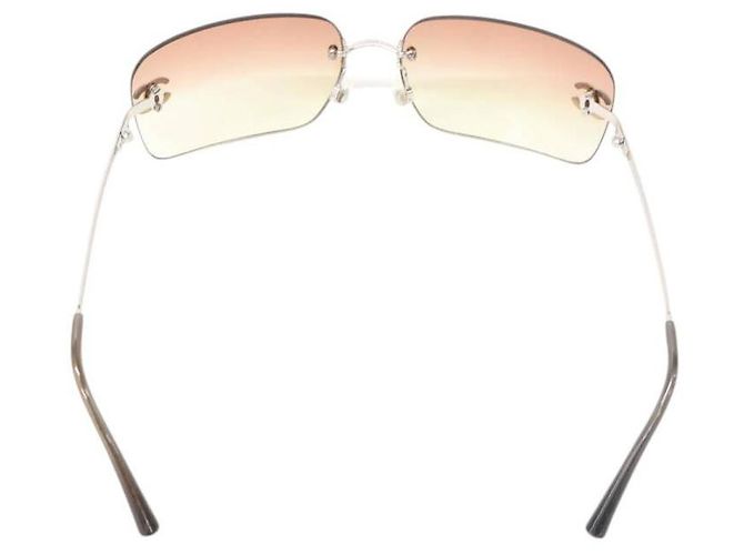Occhiali da sole Chanel CC Logo argento salmone rosa con strass - vista 4