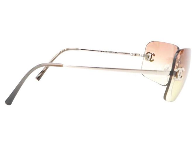 Occhiali da sole Chanel CC Logo argento salmone rosa con strass - vista 5