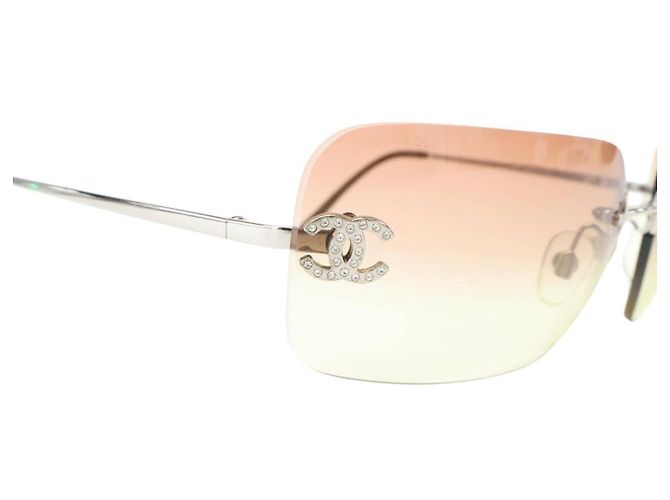 Occhiali da sole Chanel CC Logo argento salmone rosa con strass - vista 8